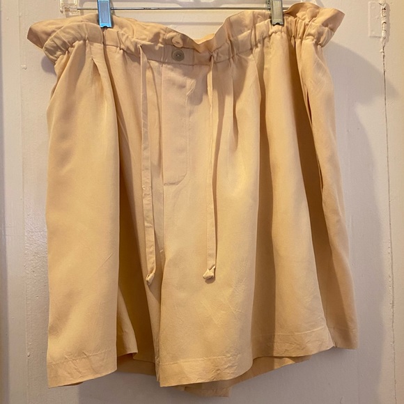 High waisted silk pleated shorts - Picture 10 of 11